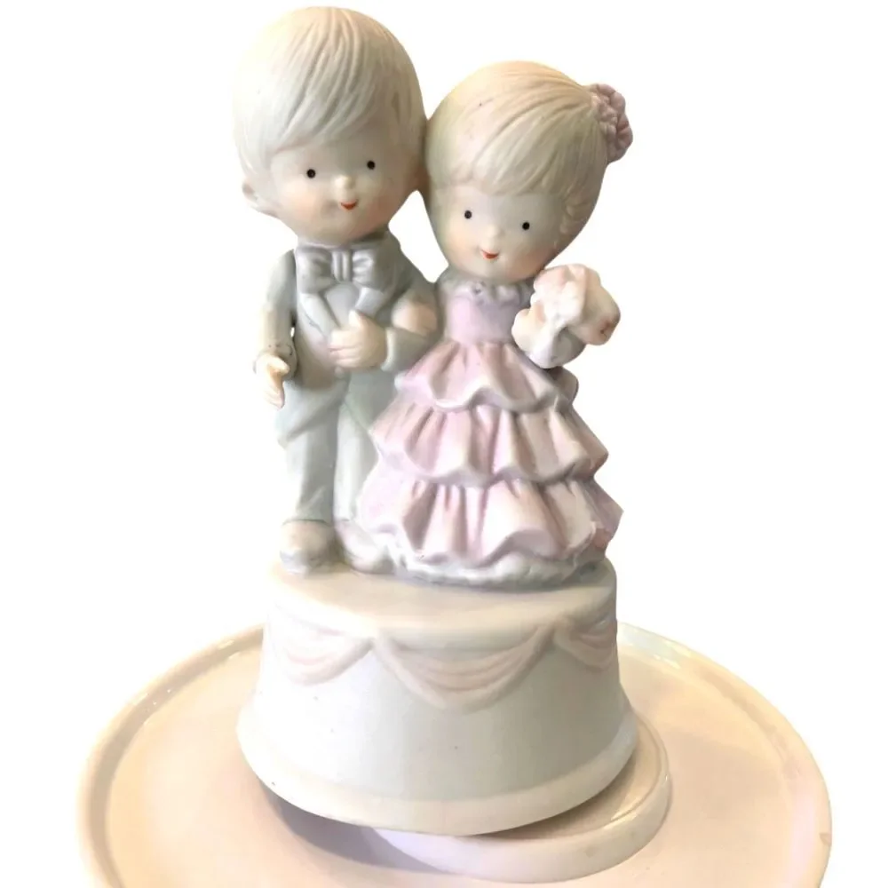 Vintage Musical Turning Cake Topper Ceramic Boy & Girl Pastel Wind Up Box